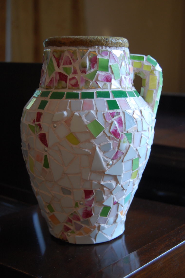 rose garden mosaic vase